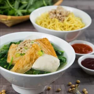 Spinach Yong Tow Foo Set