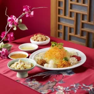 Small Baby Abalone Crispy Yam Yusheng 小鲍鱼金芋龙眼鱼生(小)