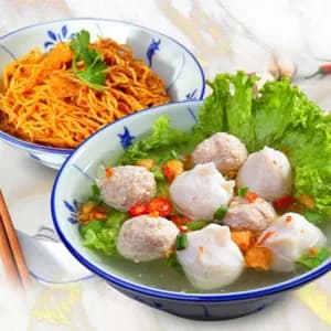 M5. Specialty Yuan Yang Noodle 特制鸳鸯面