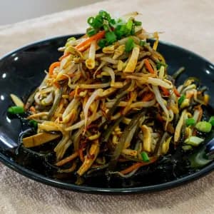 01. Seaweed Salad凉拌三丝
