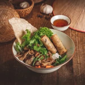 A19 Fresh Rice Vermicelli with Grilled Pork (Chef Recommendations)