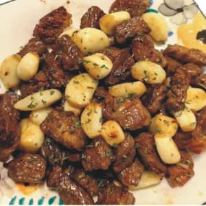 蒜香牛仔粒 Garlic diced beef