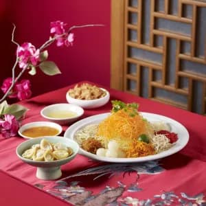 Large Baby Abalone Crispy Yam Yusheng 小鲍鱼金芋龙眼鱼生(大)