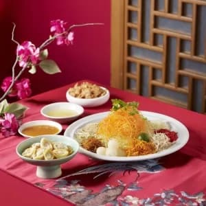 Medium Baby Abalone Crispy Yam Yusheng 小鲍鱼金芋龙眼鱼生(中)