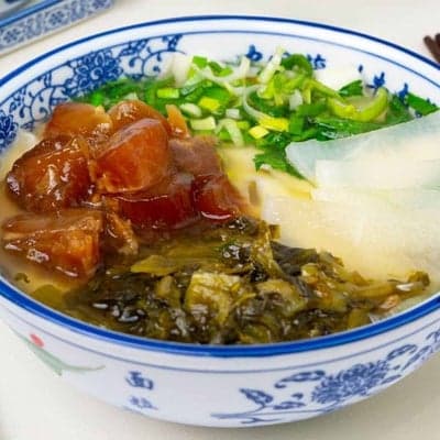 Sauerkraut Beef Tendon Noodles 酸菜牛筋面