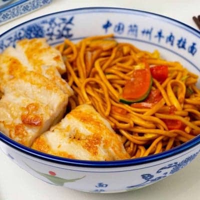Stir-Fried Chicken Noodles 鸡肉炒面