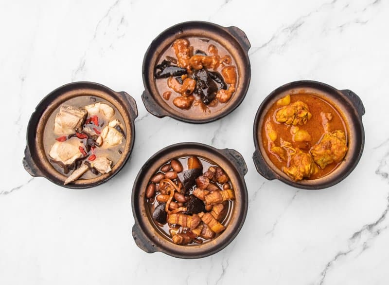 A14. Stir-Fried Chicken Soft Bones Claypot 砂锅掌中宝