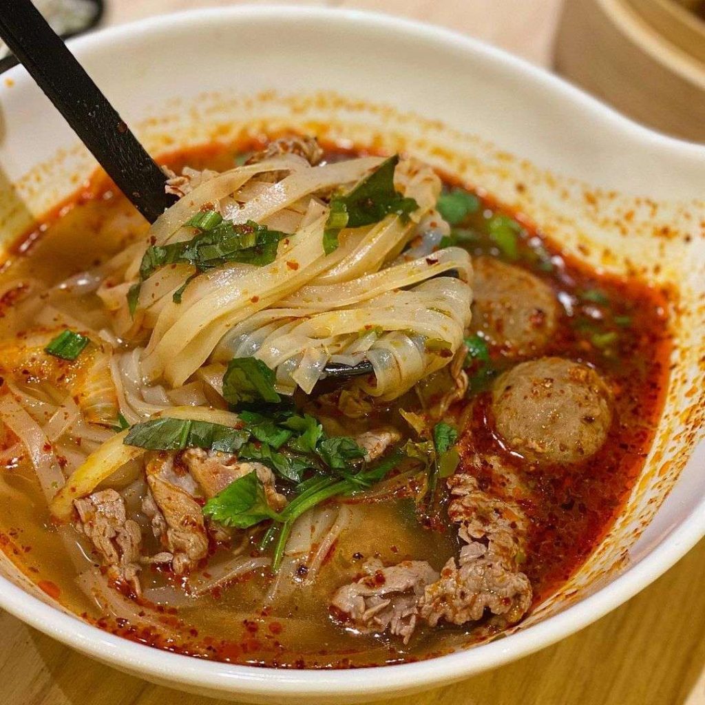 Spicy-Pho-Noodles-with-beef-Beef-balls-