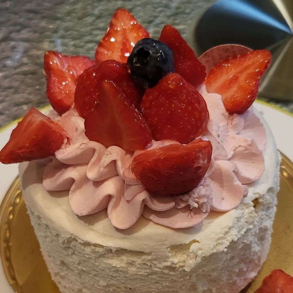 Special-Strawberry-Whole-Cake